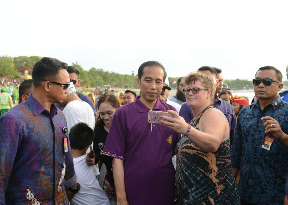 Jokowi di Kuta (1)