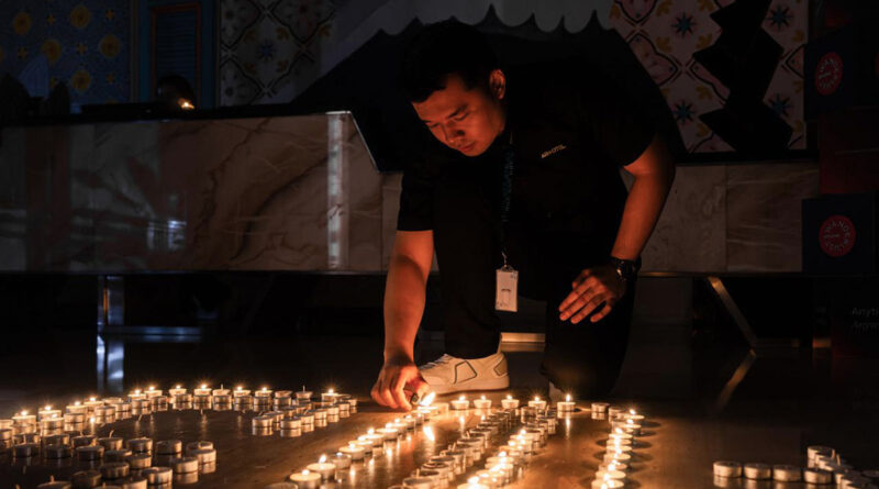 Instalasi Lilin Hiasi ARTOTEL Harmoni Jakarta Saat Earth Hour
